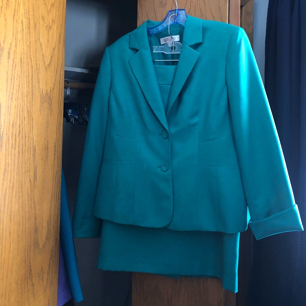 KASPER 2 PIECE LINED SUIT